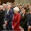 Politik-Prominenz am Friedensgebet (vorne von links): Berner Stadtpräsident Alec von Graffenried, US-amerikanische Botschafterin Callista Gingrich, ukrainische Botschafterin Iryna Venediktova, Berner Regierungsratspräsident Christoph Neuhaus.