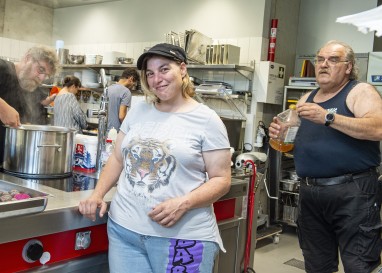 Nicole kämpft sich aus der Obdachlosigkeit zurück ins Leben – und hilft gleichzeitig anderen.