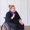 Flavia Fall findet, dass Gotten, Göttis Teil des Dorfs fürs Aufwachsen eines Kindes sein sollten