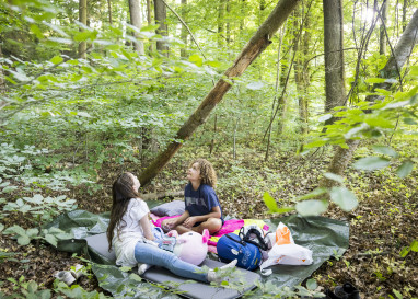 Übernachten unter freiem Himmel: In Möriken erkunden Kinder und Erwachsene die Dunkelheit